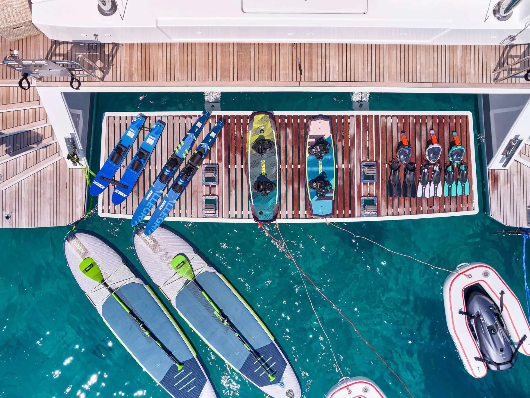 Fountaine Pajot Power 67 ELLY – Water toys on the swim platform