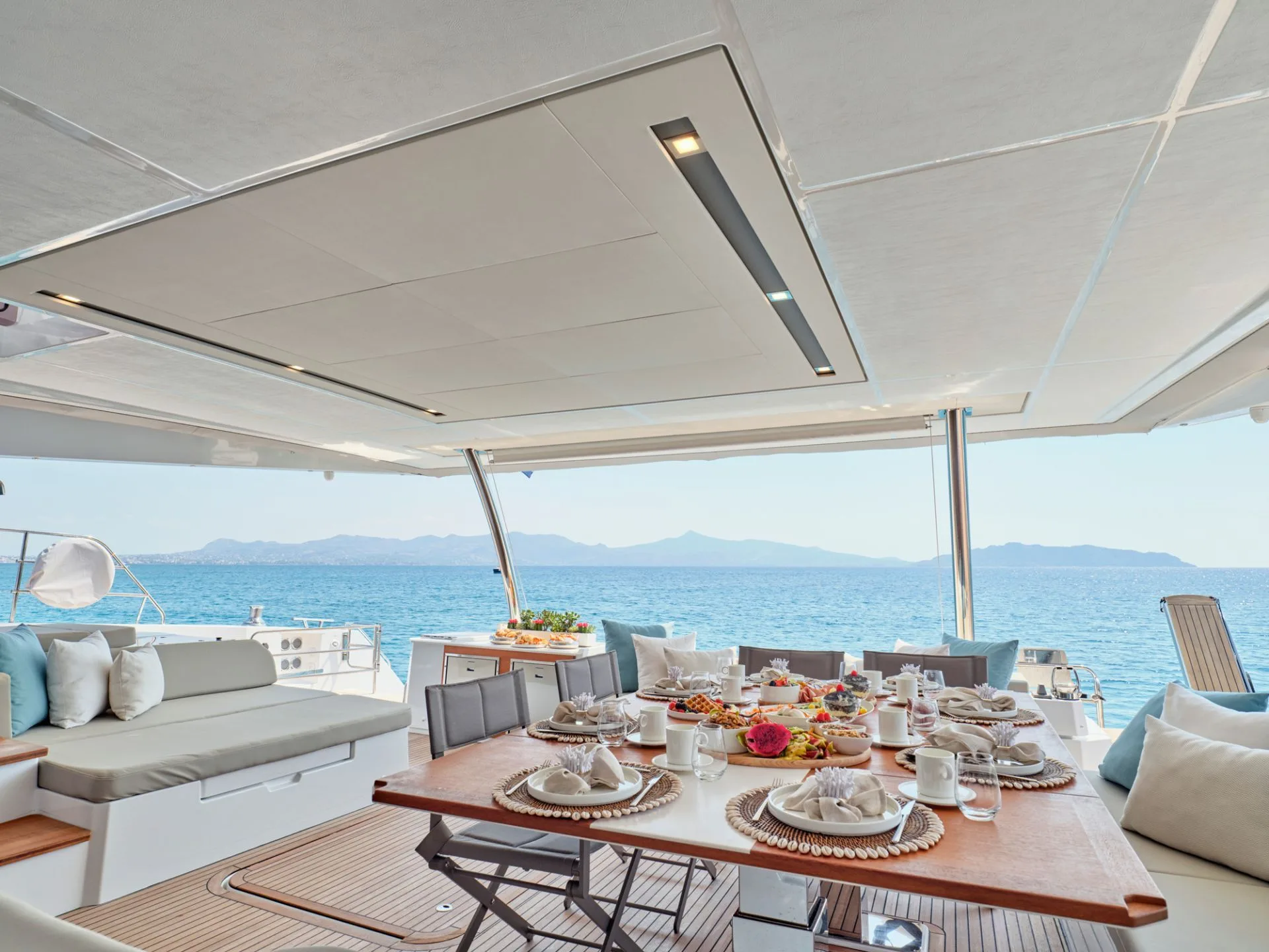 Fountaine Pajot Power 67 ELLY – Aft deck