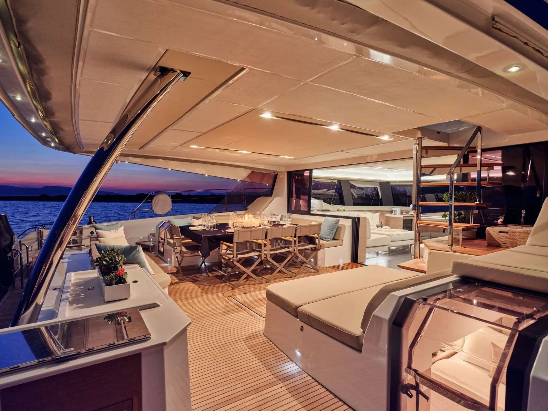 Fountaine Pajot Power 67 ELLY – Aft deck by night