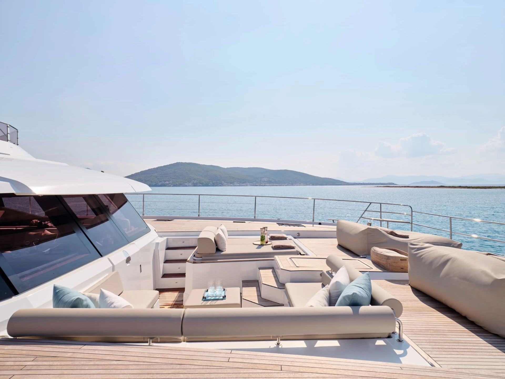 Fountaine Pajot Power 67 ELLY – Foredeck lounge