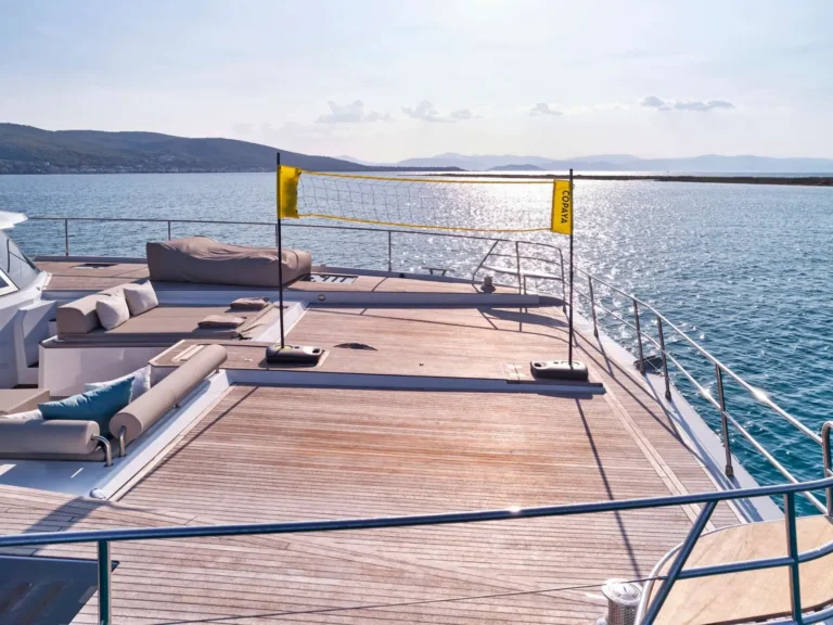 Fountaine Pajot Power 67 ELLY – Flybridge sunbeds