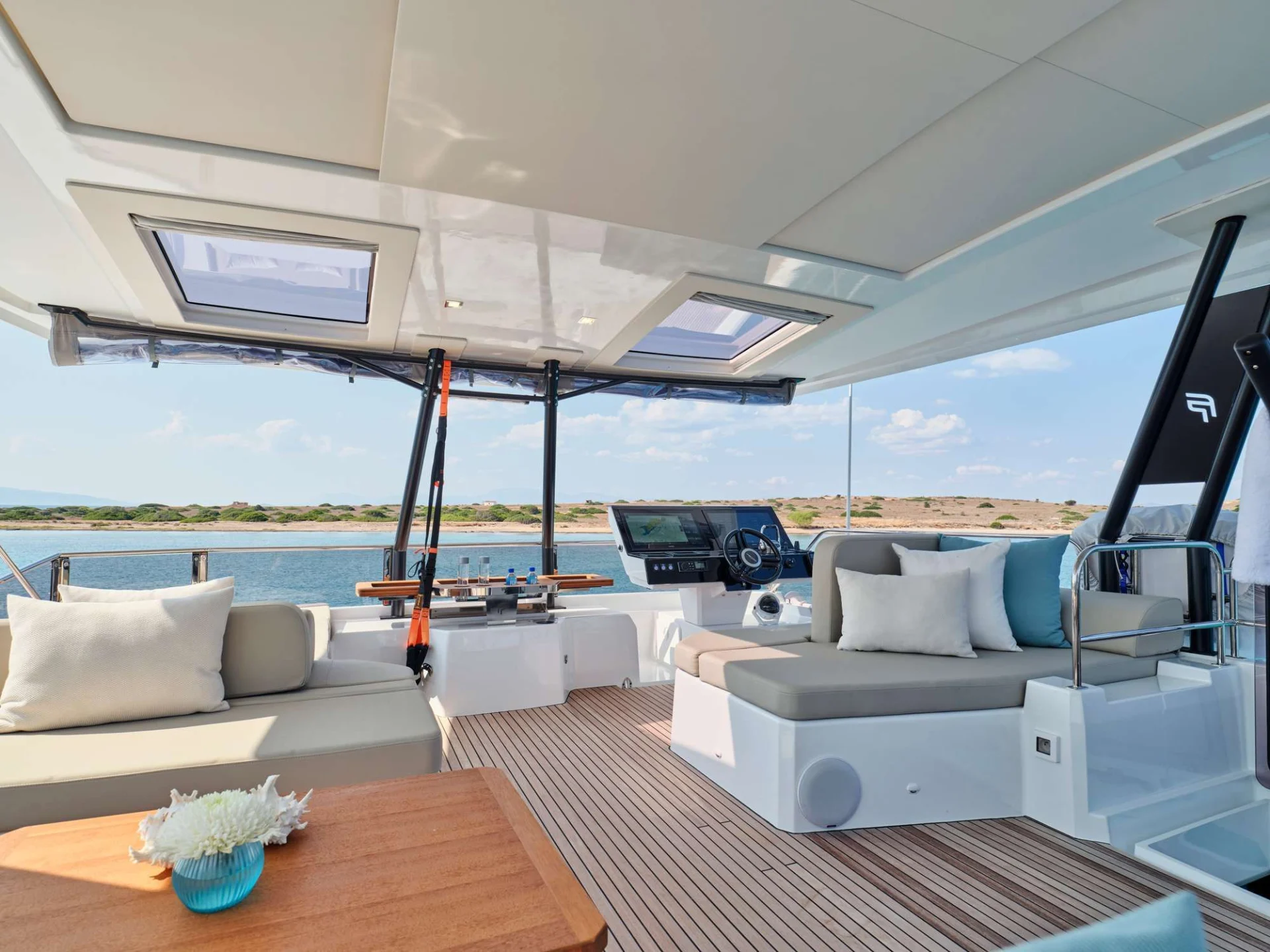 Fountaine Pajot Power 67 ELLY – Flybridge