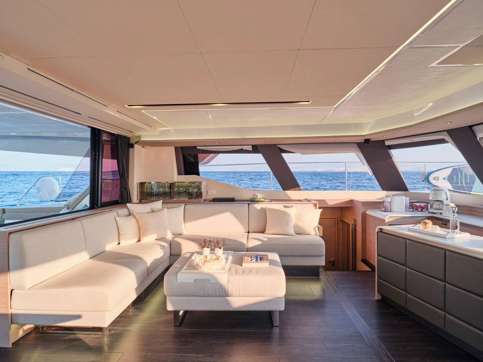 Fountaine Pajot Power 67 ELLY – Saloon lounge