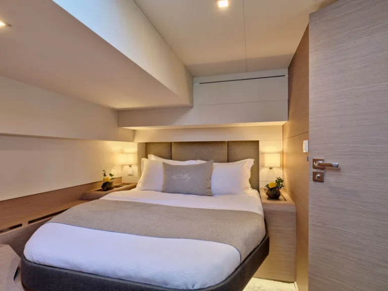 Fountaine Pajot Power 67 ELLY – Queen cabin
