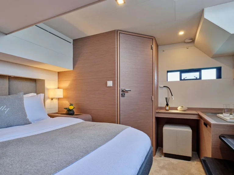 Fountaine Pajot Power 67 ELLY – Guest cabin