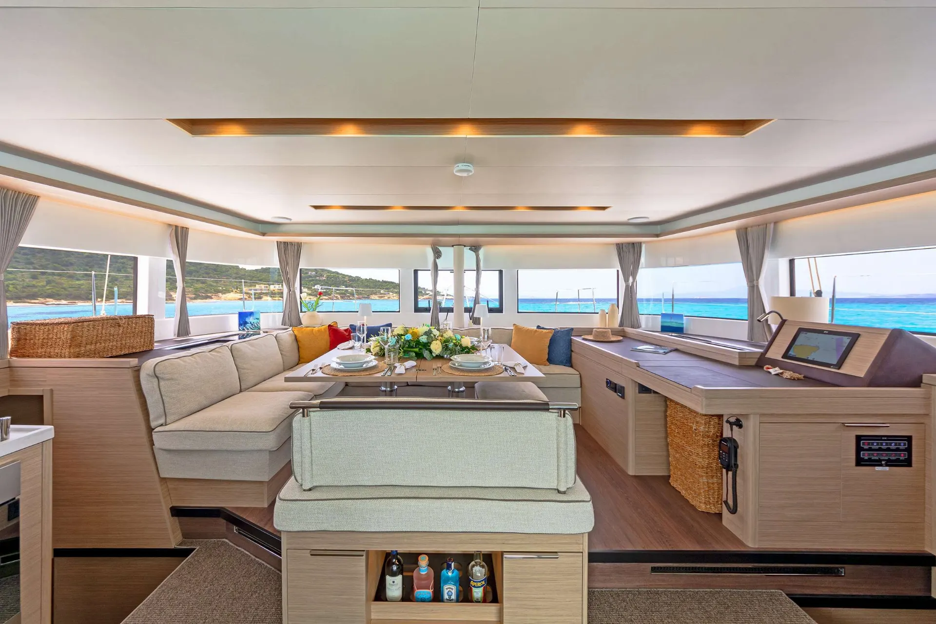 Lagoon 51 EFFIE STAR – Main saloon