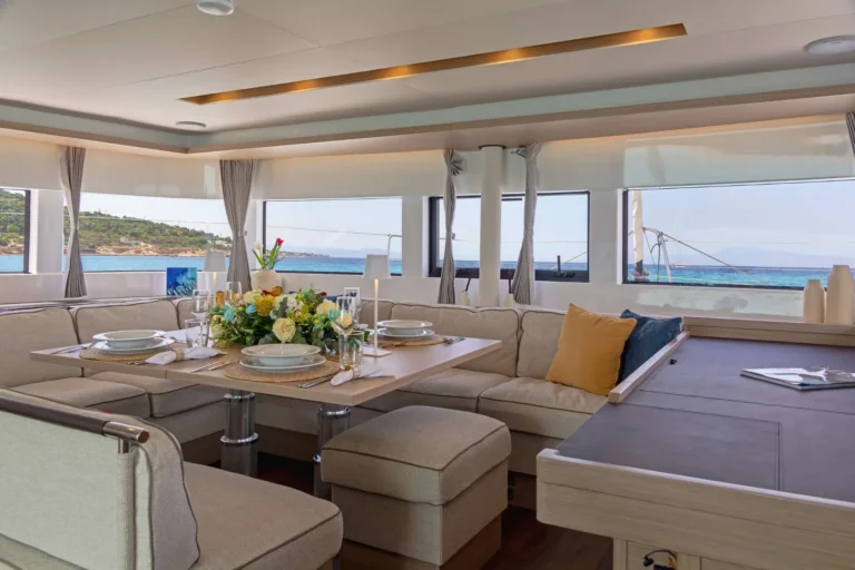 Lagoon 51 EFFIE STAR – Saloon lounge