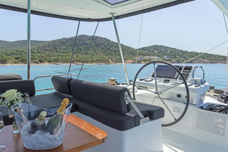 Lagoon 51 EFFIE STAR – Helm station