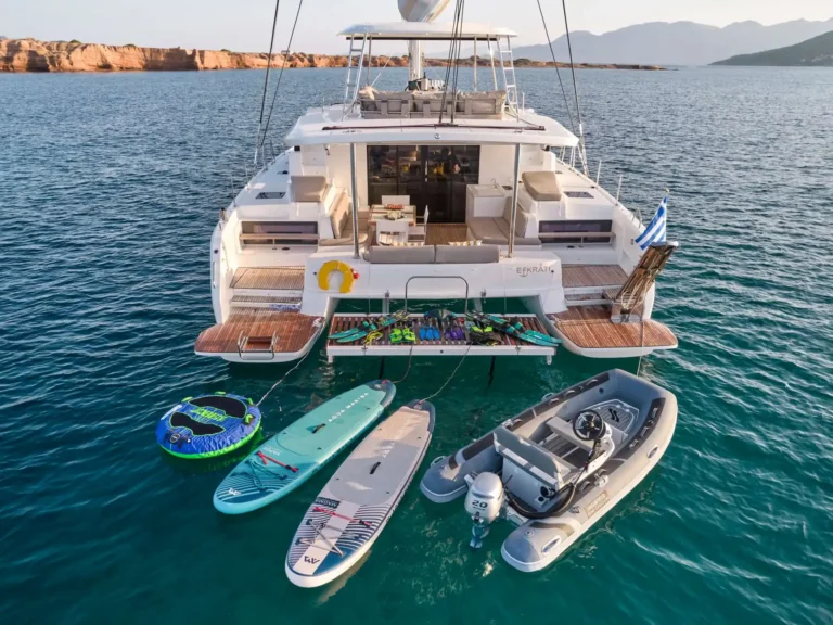 Lagoon 51 EFKRATI – Swim platform and water toys