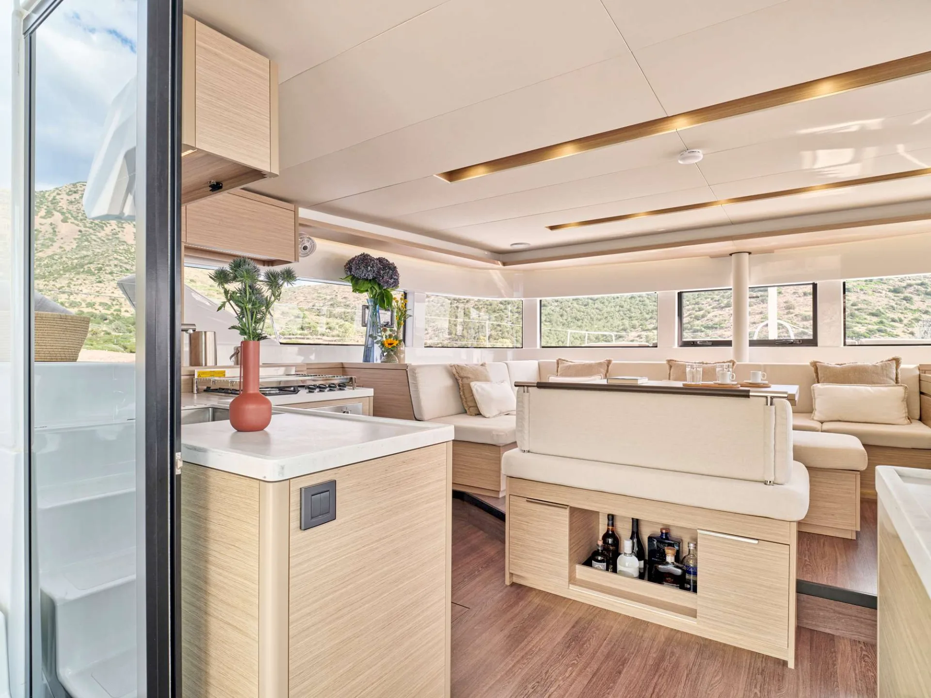 Lagoon 51 EFKRATI – Saloon lounge