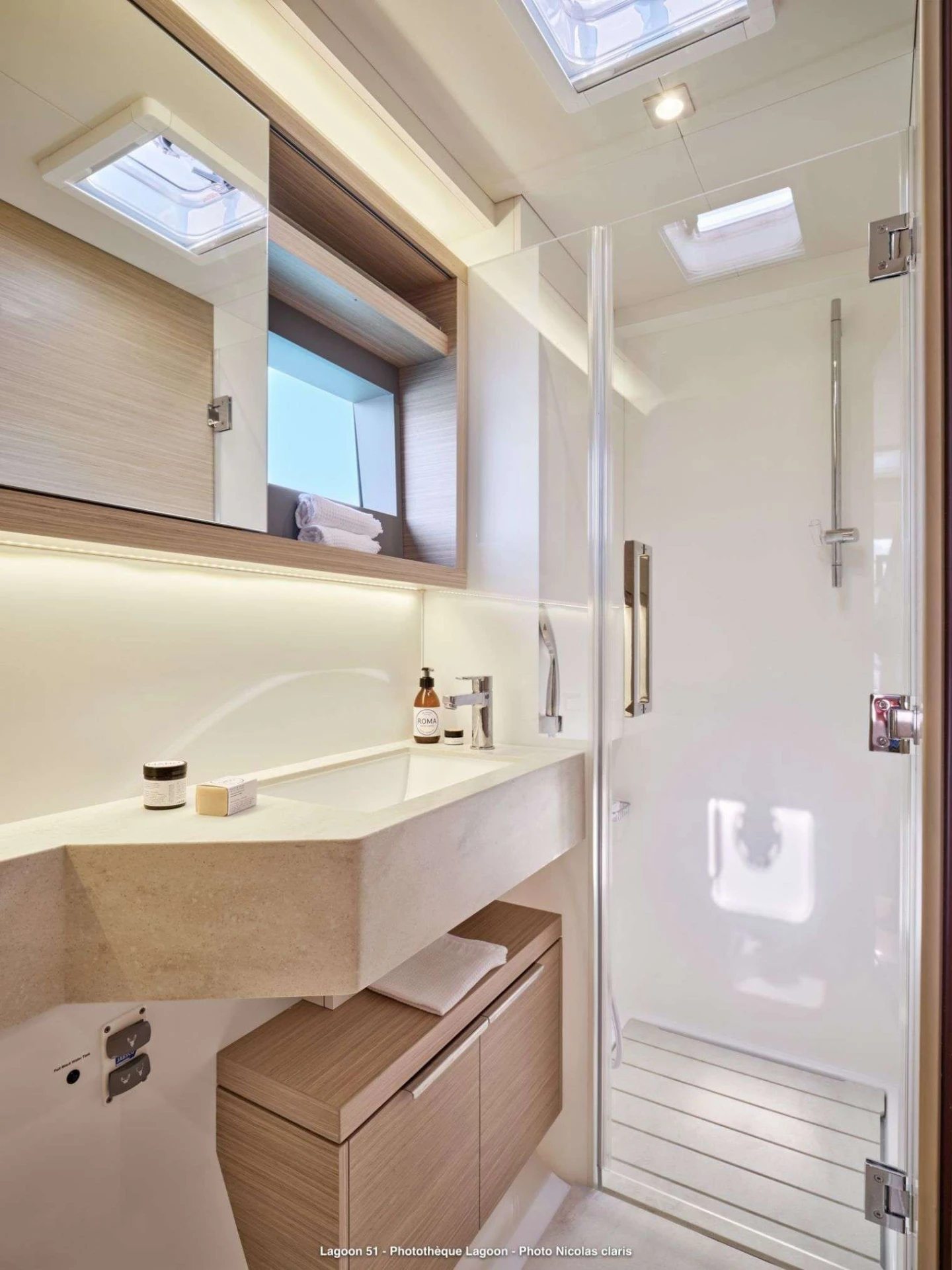 Lagoon 51 QUEEN ALEXANDRA – bathroom