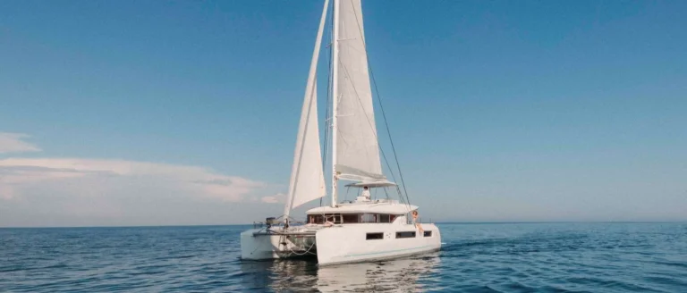 Lagoon 51 QUEEN VICTORIA – under sail