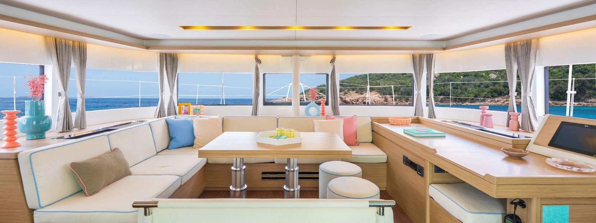 Lagoon 51 QUEEN VICTORIA – cockpit