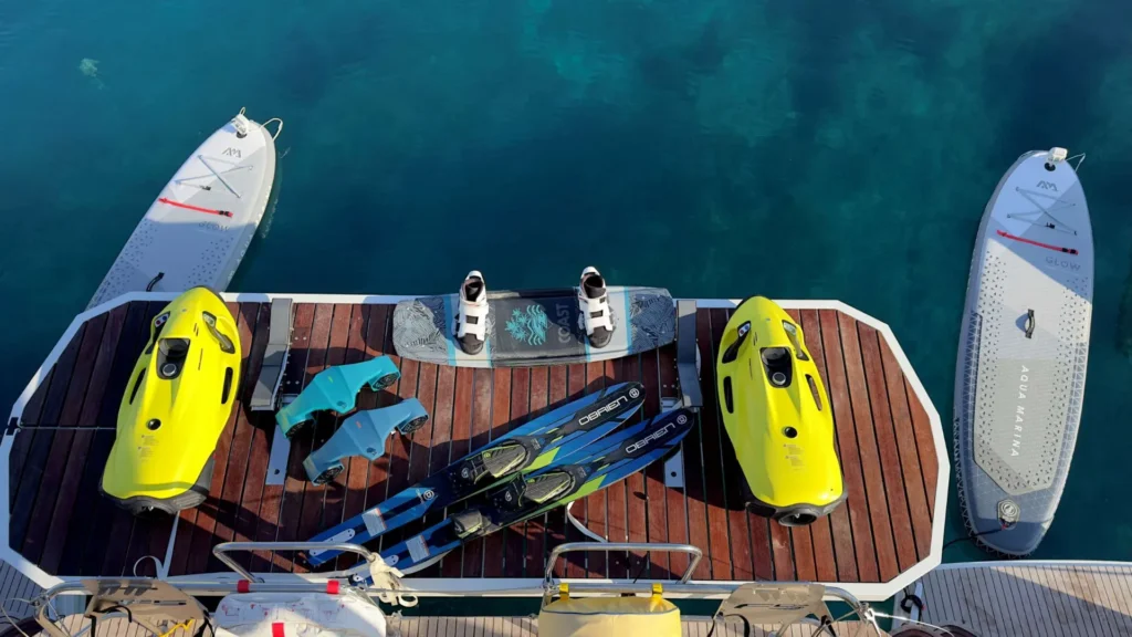 Lagoon 55 AURELIA – Swim platform with water toys