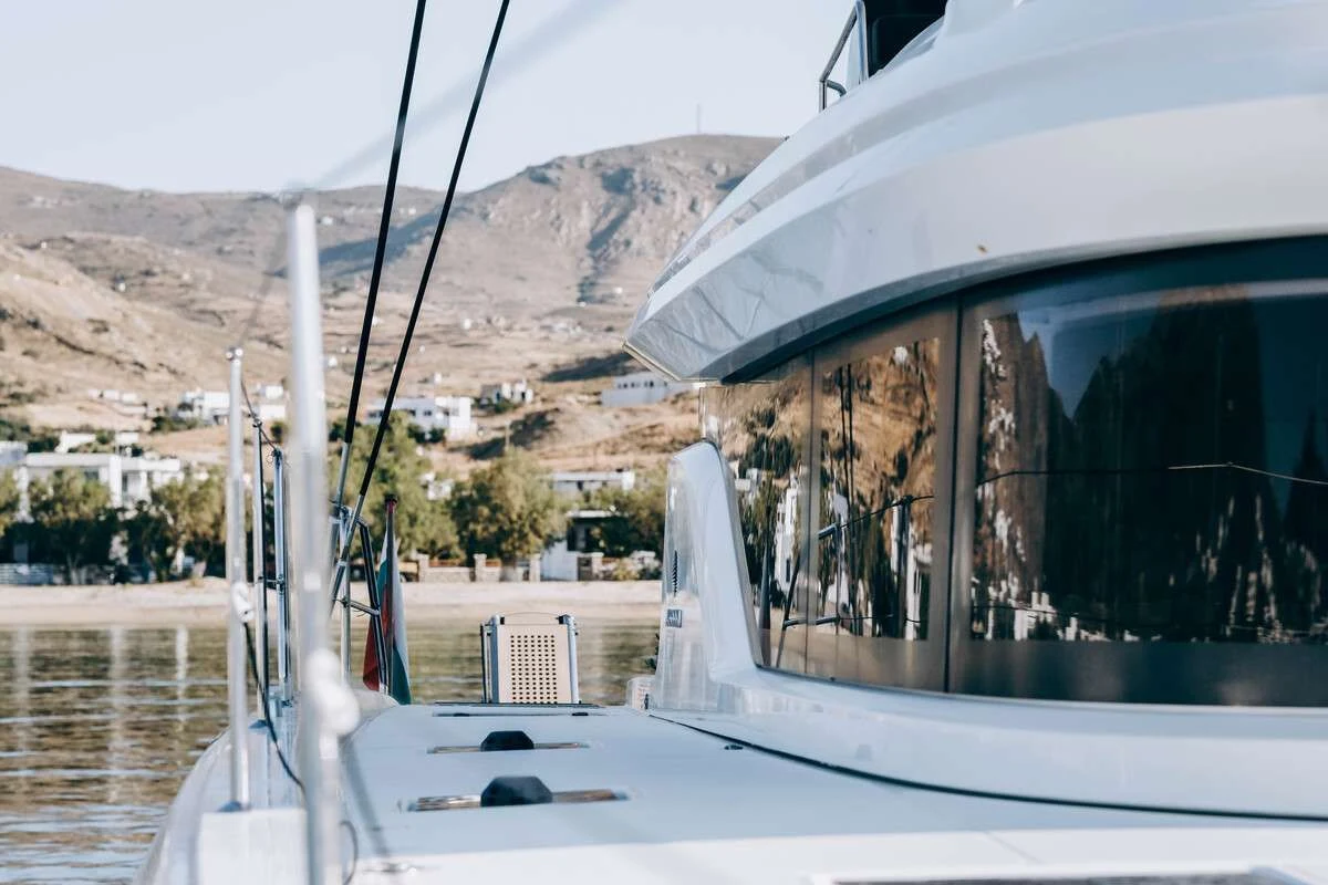 Lagoon 55 AURELIA – Side deck