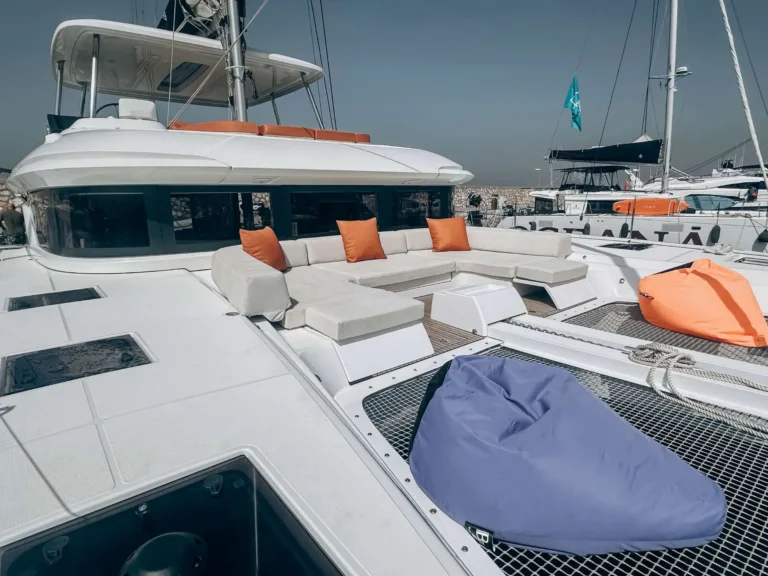 Lagoon 55 AURELIA – Foredeck lounge
