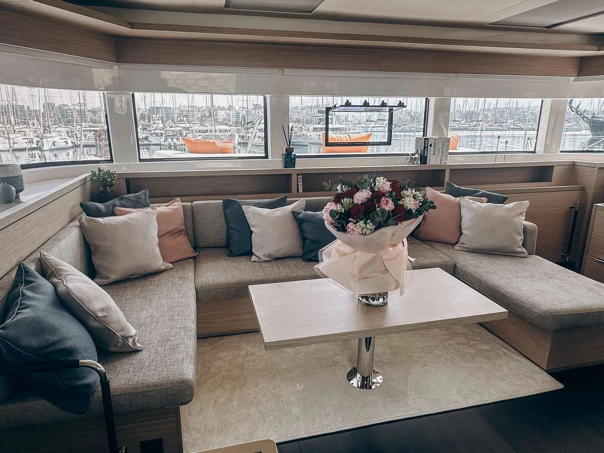 Lagoon 55 AURELIA – Main saloon