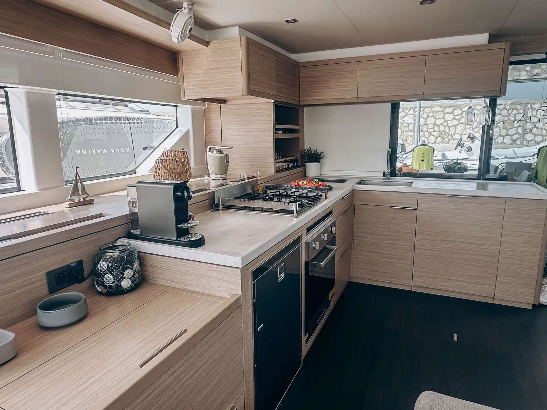 Lagoon 55 AURELIA – Galley