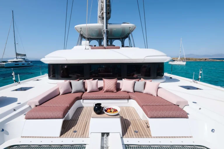 Lagoon 55 DREAM – Foredeck lounge