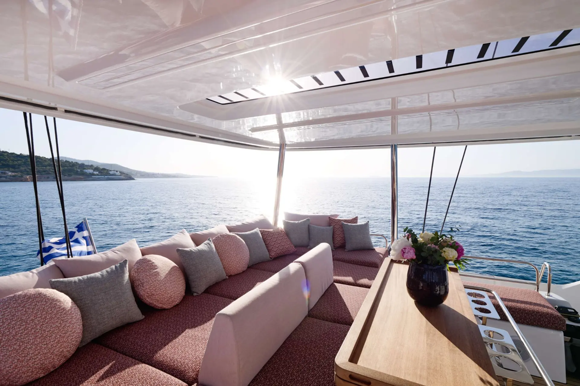 Lagoon 55 DREAM – Flybridge lounge