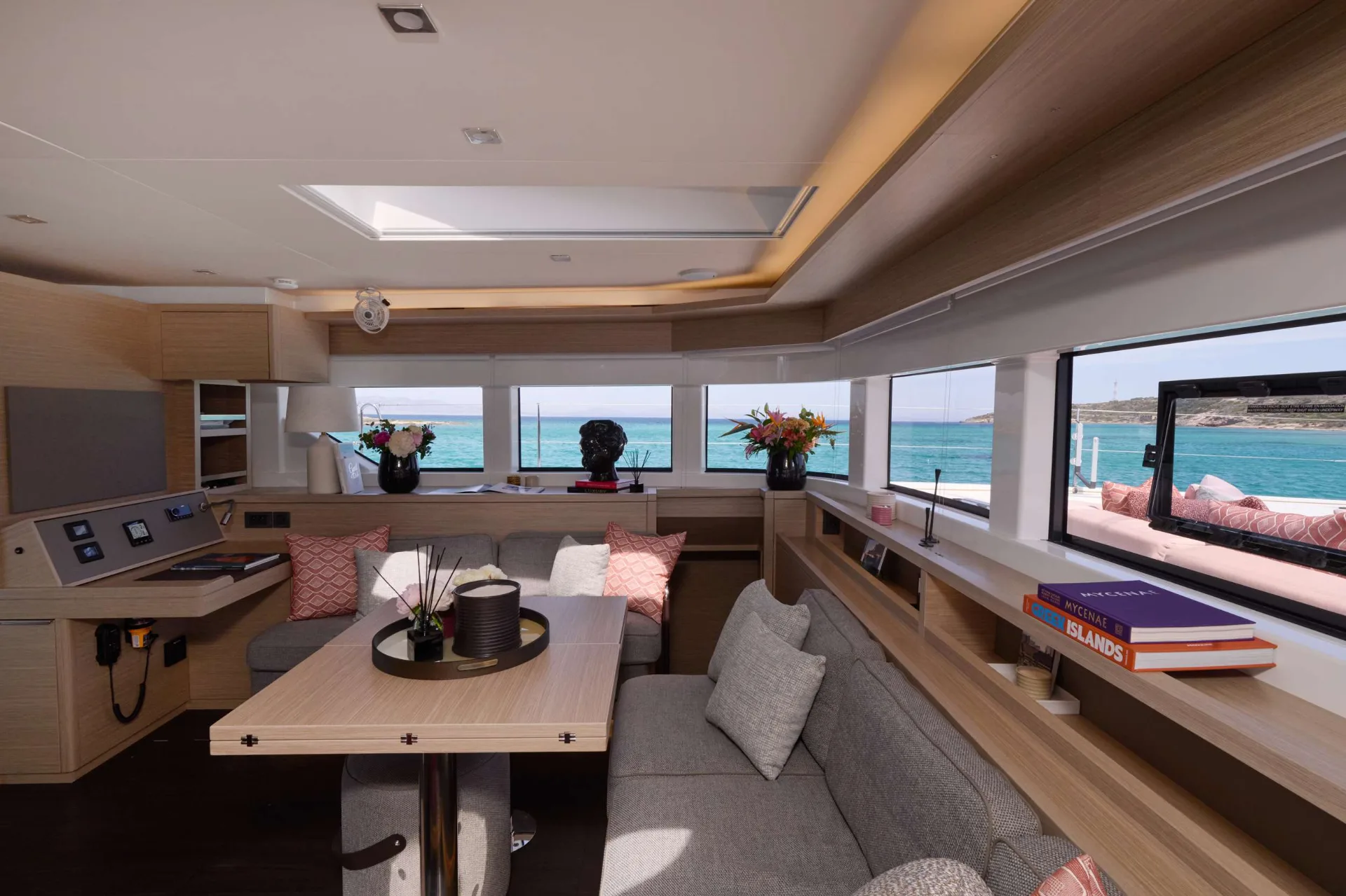Lagoon 55 DREAM – Saloon and navigation station