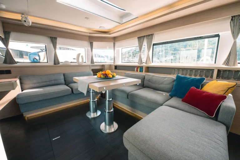 Lagoon 55 EL BLUE – saloon