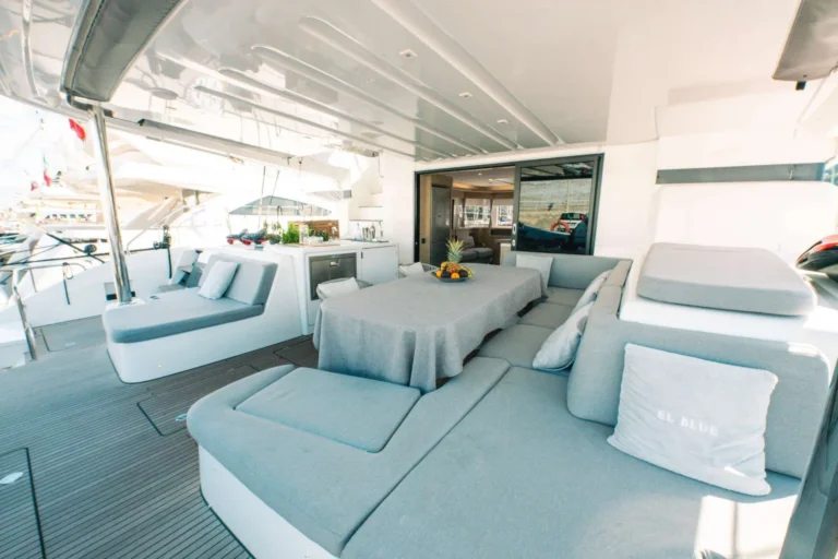 Lagoon 55 EL BLUE – saloon lounge