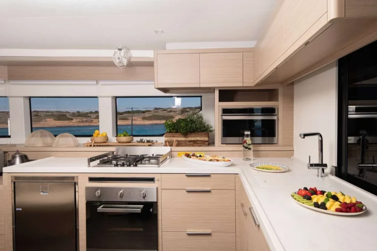 Lagoon 55 HAPPY – Galley