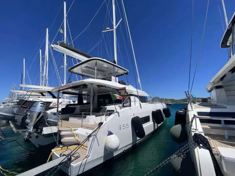 Lagoon 55 MAUI – in the marina