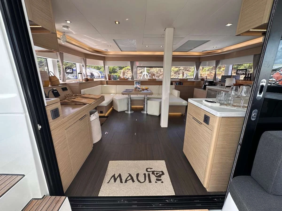 Lagoon 55 MAUI – saloon and cockpit
