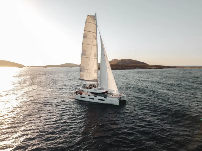 Lagoon 55 POSEIRA – Under sail at sunset