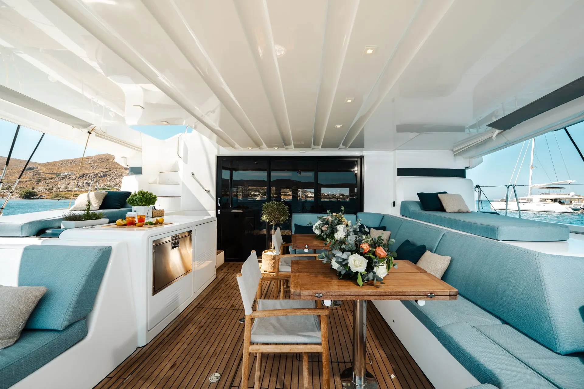 Lagoon 55 POSEIRA – Aft deck and saloon