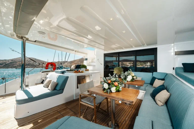 Lagoon 55 POSEIRA – Aft deck lounge