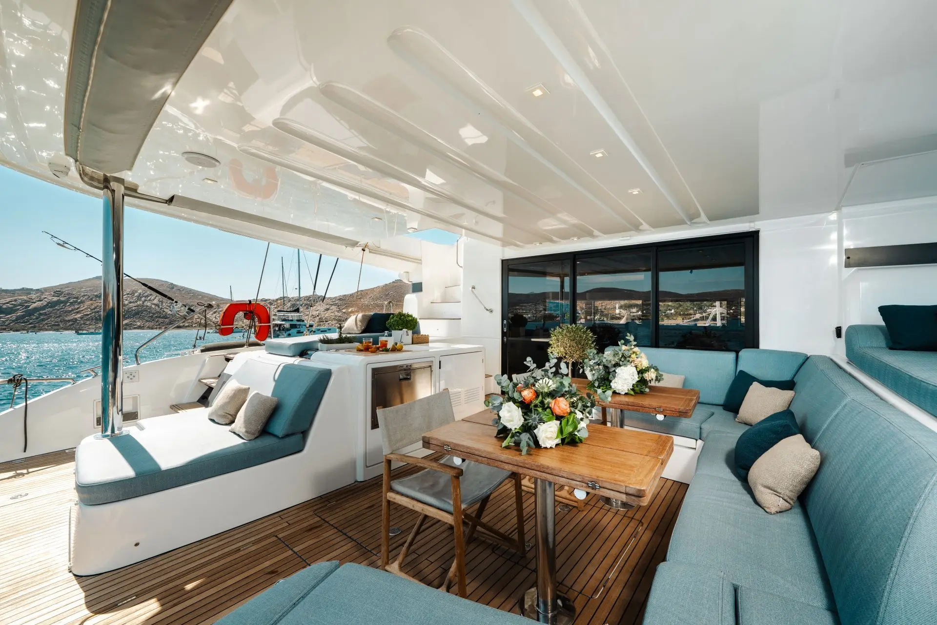 Lagoon 55 POSEIRA – Aft deck lounge