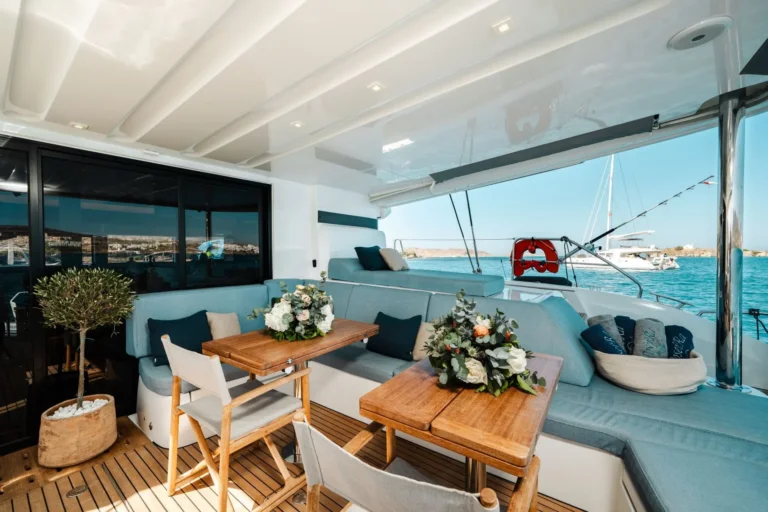 Lagoon 55 POSEIRA – Aft deck dining