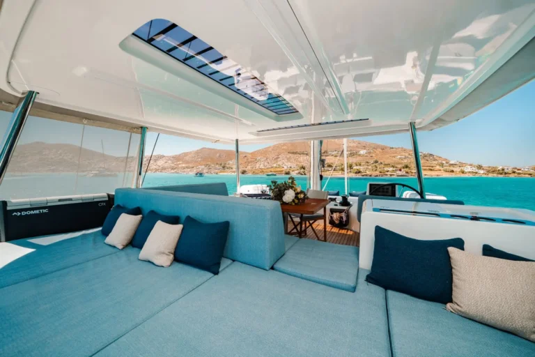 Lagoon 55 POSEIRA – Flybridge lounge
