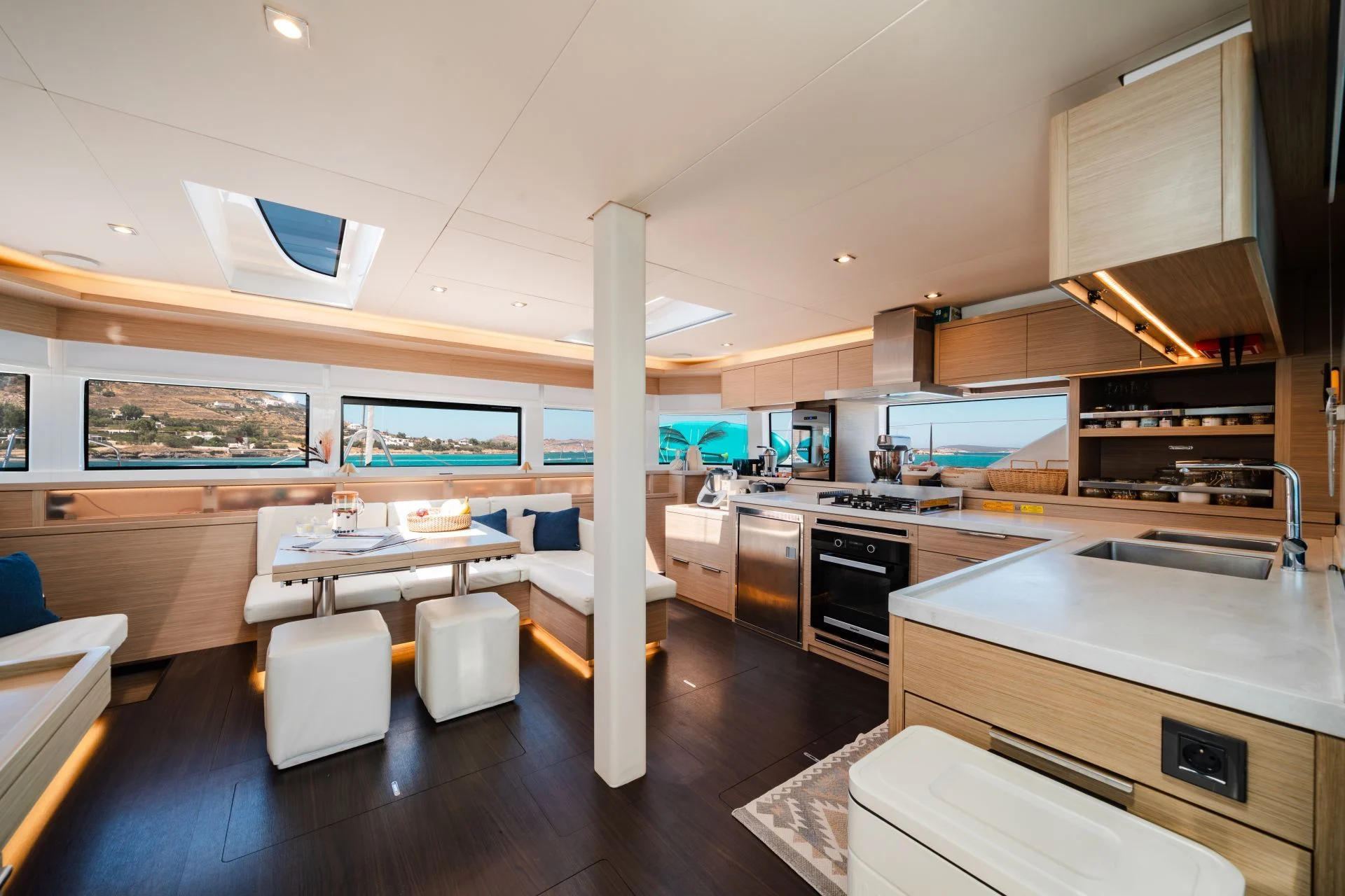 Lagoon 55 POSEIRA – Saloon and galley