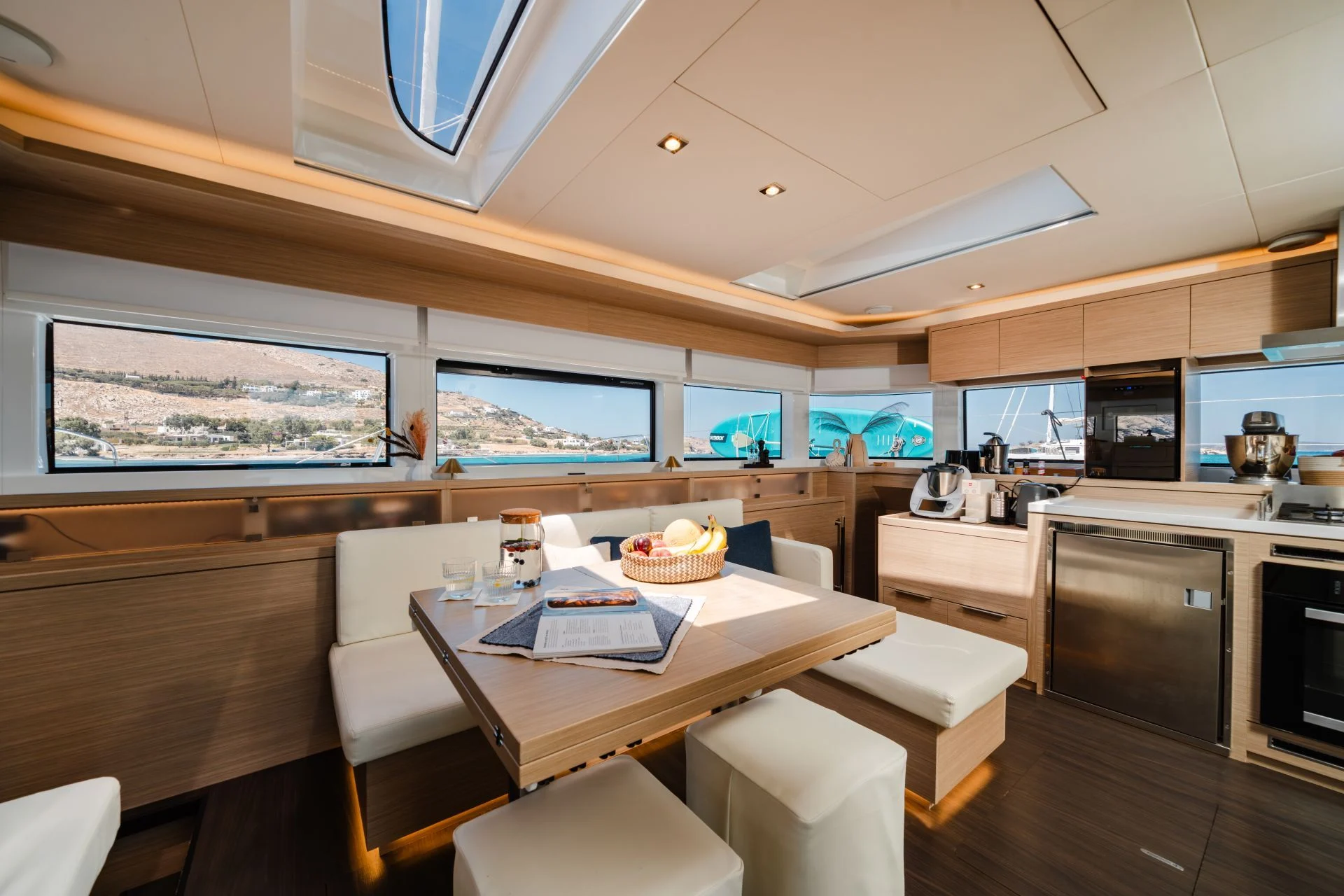 Lagoon 55 POSEIRA – Saloon dining