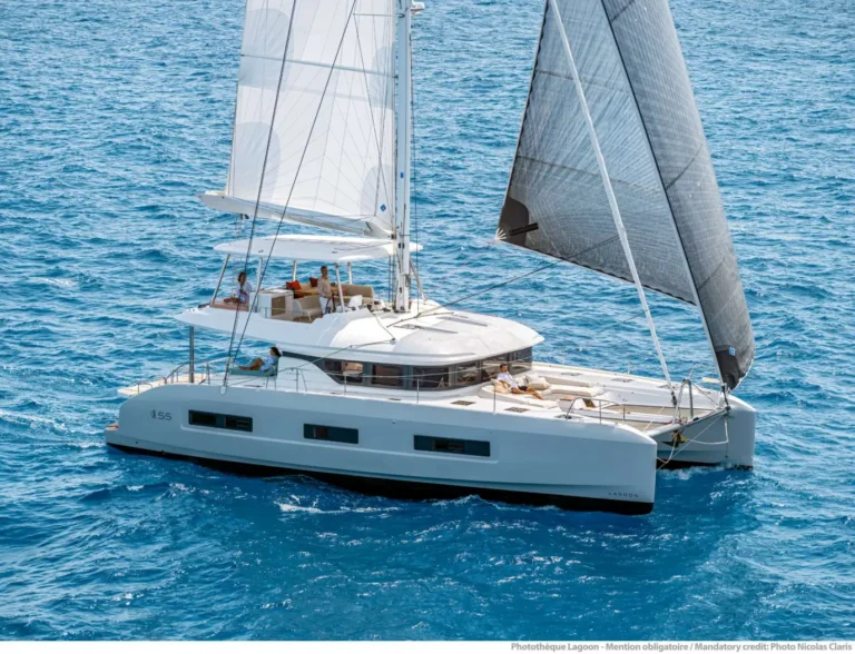 Lagoon 55 STAR LINK – under sail