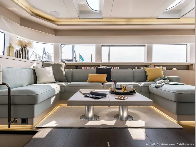 Lagoon 55 STAR LINK – saloon