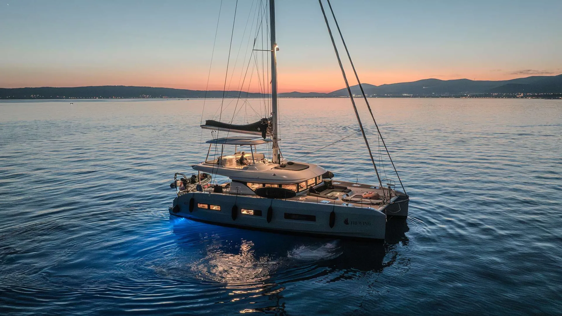 Lagoon 55 TRIWING OSSUS – at anchor at sunset
