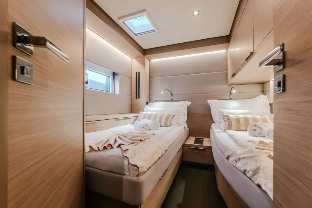 Lagoon 55 TRIWING OSSUS – twin cabin