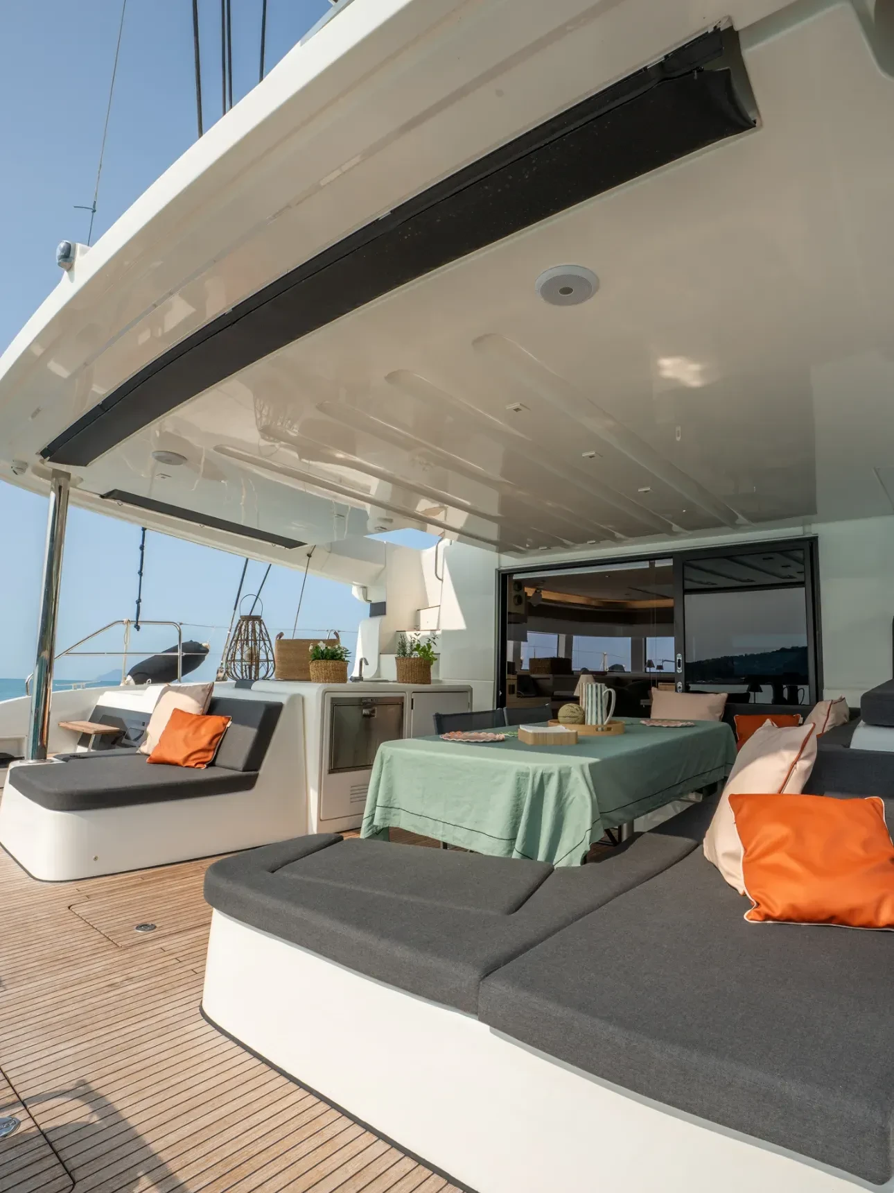 Lagoon 55 VEGA – cockpit and saloon