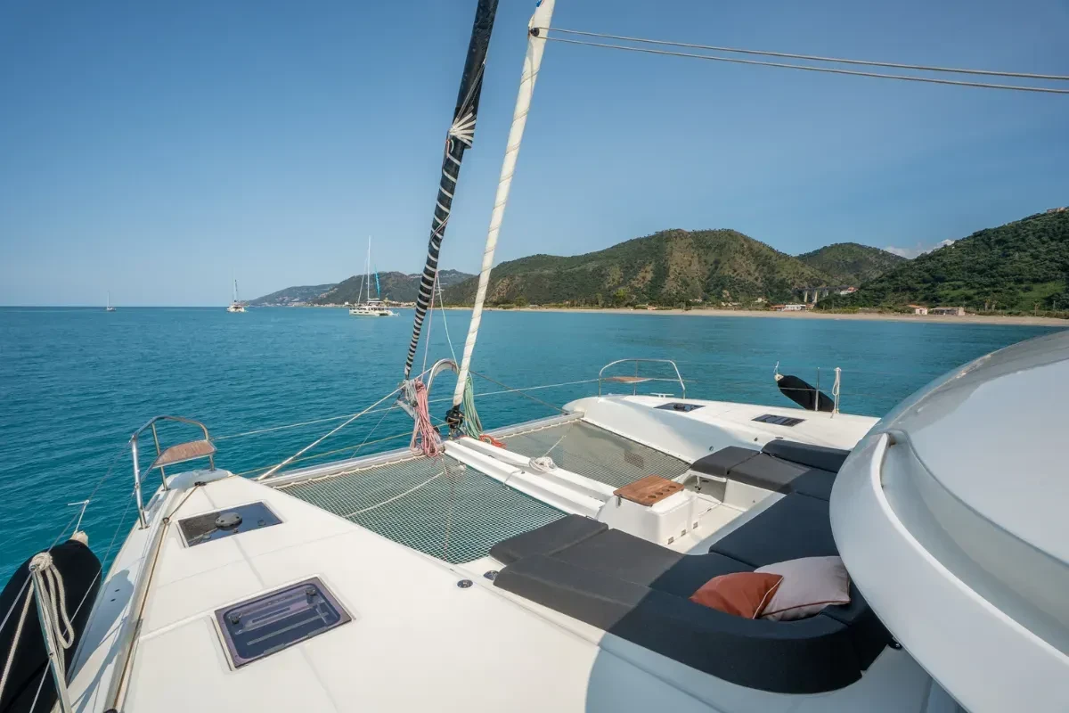 Lagoon 55 VEGA – foredeck and trampolines