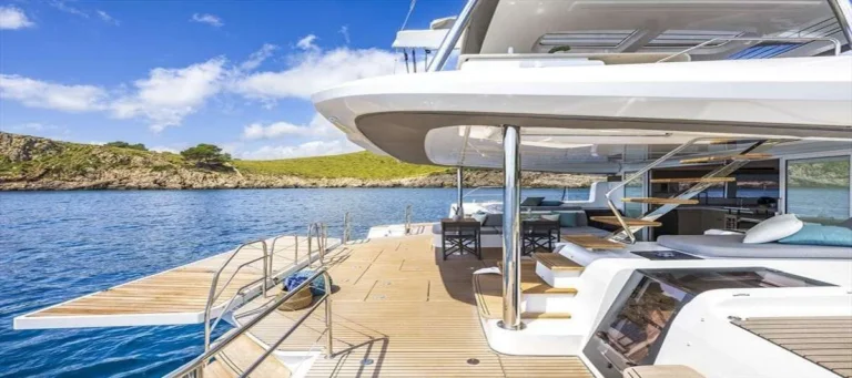 Lagoon 60 CATWALK I – aft cockpit
