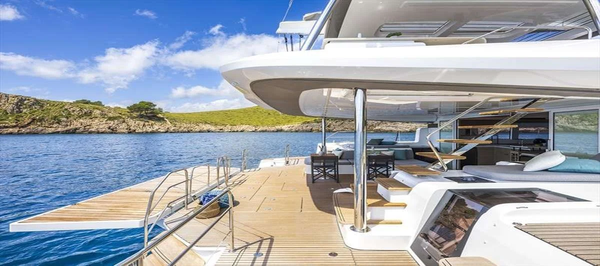 Lagoon 60 CATWALK I – aft cockpit