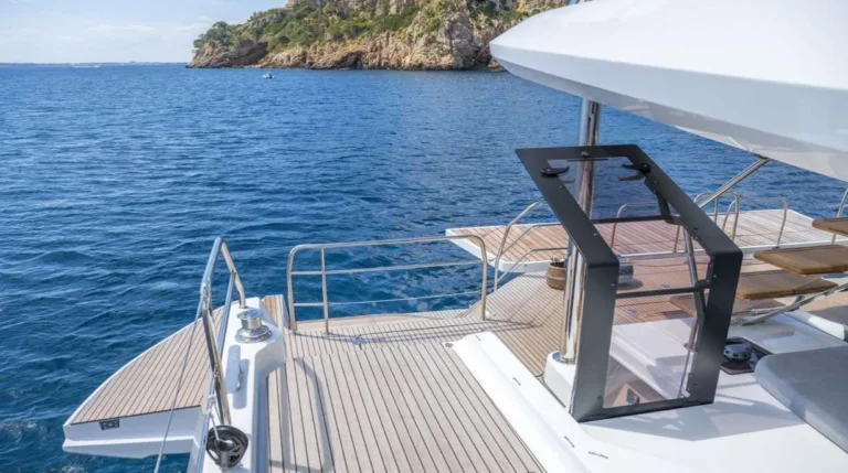 Lagoon 60 CATWALK I – swim platform