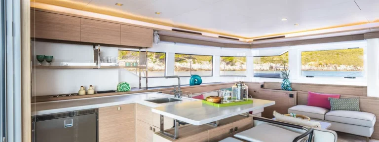 Lagoon 60 MONTECRISTO – saloon