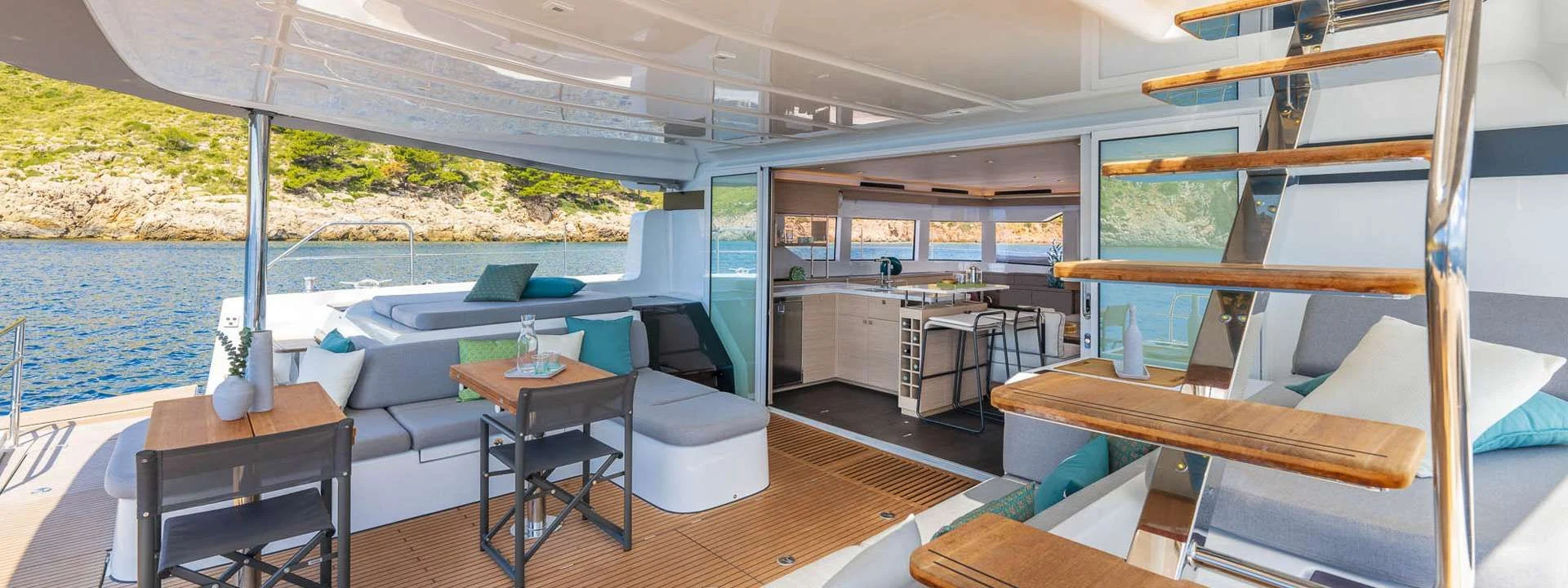 Lagoon 60 MONTECRISTO – saloon and galley