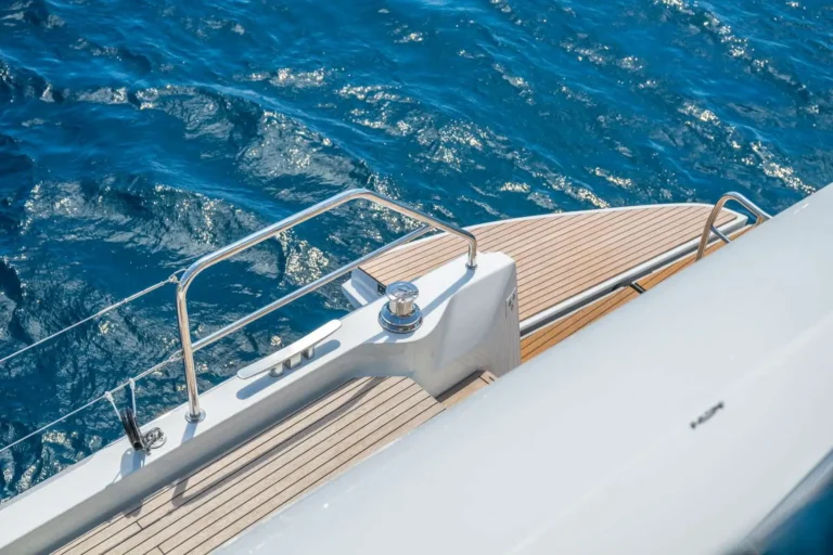 Lagoon 60 SOFIA – Fold-down deck extension